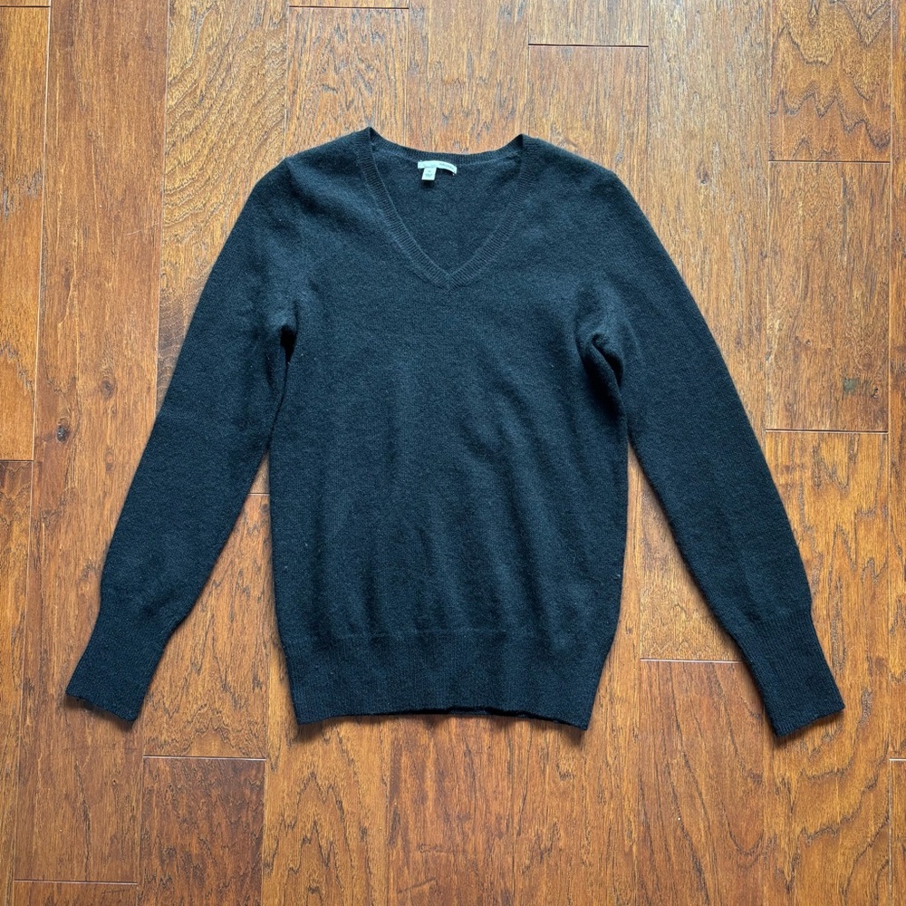 Halogen Women’s Black V-Neck Cashmere Sweater | Size XS